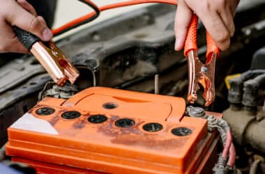 تنظیم‌کننده ولتاژ خودرو