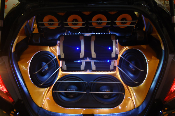 سیستم صوتی و تصویری خودرو